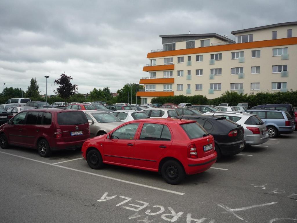 Koleje J.A.Komenskeho Brünn Exterior foto